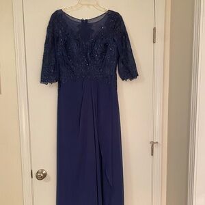 Elegant Navy Blue Lace Evening Gown
